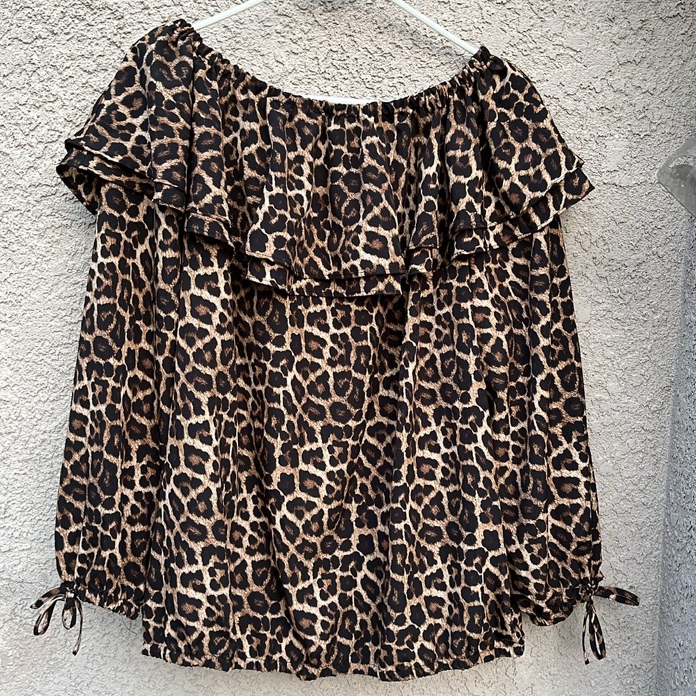 Leopard Print Off-Shoulder Top - Picture 2 of 4
